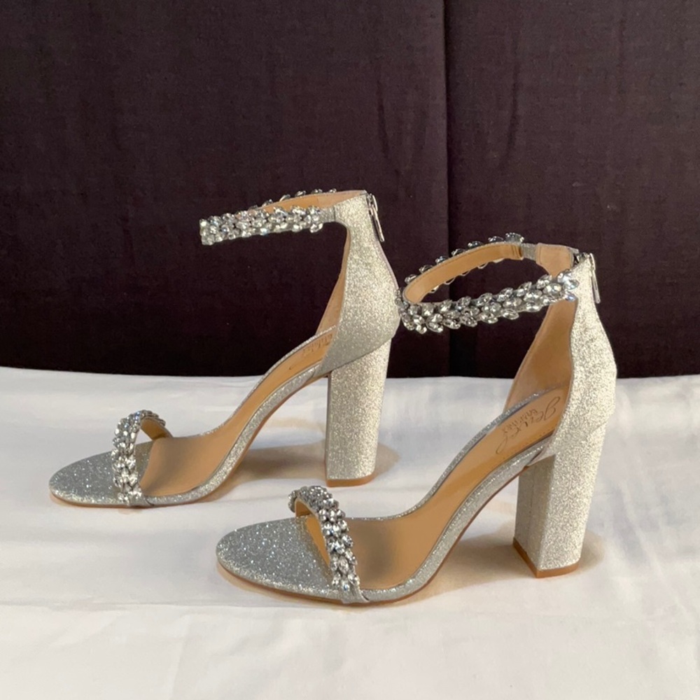 NWT Jewel Badger Mischa Bronwen Embellished Evening Shoe Size 9